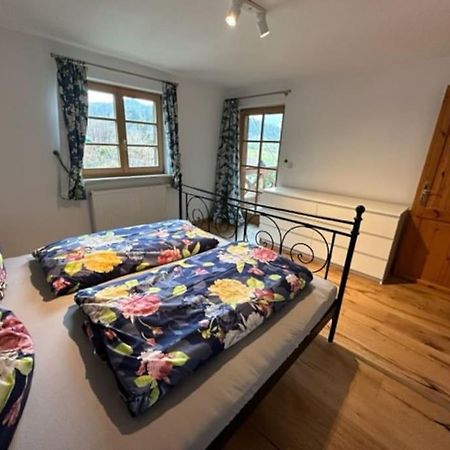 Charmante Farbenfrohe Wohnung Fuer Zwei Fischbachau Exterior foto